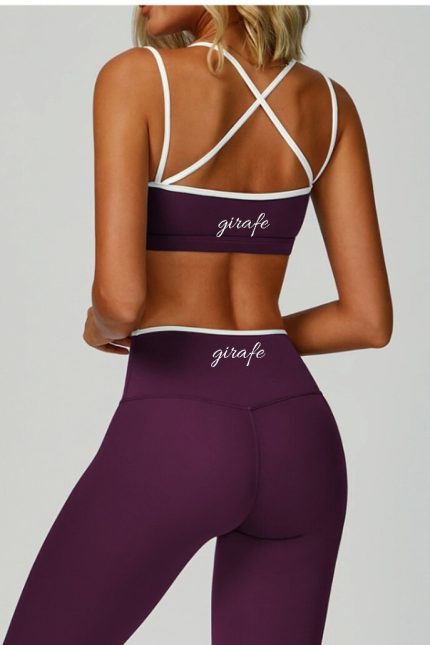 Top deportivo de mujer color purple, con contrastes y doble tirante cruzado