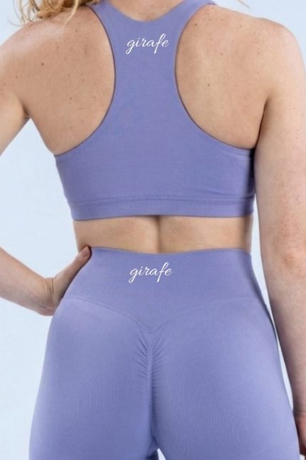 Parte trasera del short deportivo Electric Lilac para mujer de Girafe Canarias