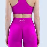 Vista trasera del short deportivo Electric Purple para mujer de Girafe Canarias