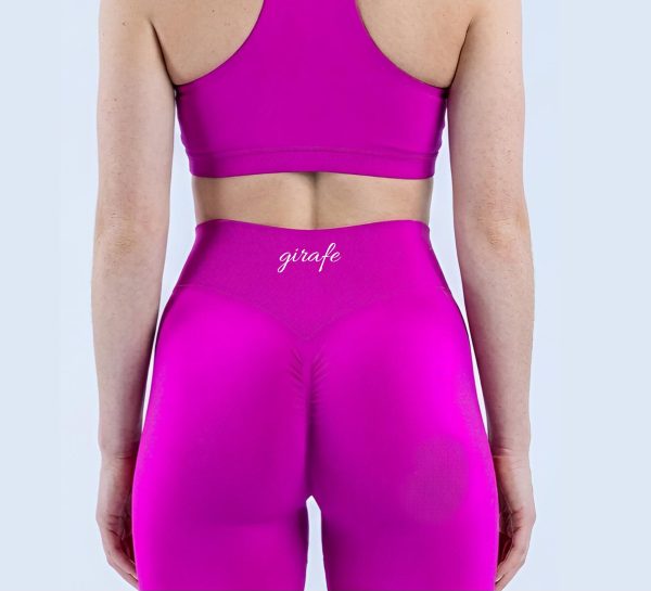 Vista trasera del short deportivo Electric Purple para mujer de Girafe Canarias