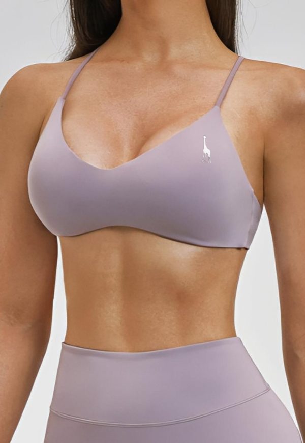 Vista frontal de modelo usando Bra Muse Lilac de Girafe